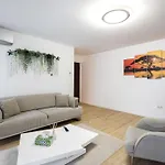 Breeze - Modern Escape In Pipera