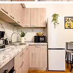 Fluidity - Refined 2Br Retreat In City Center