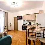 Fluidity - Refined 2Br Retreat In City Center
