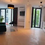 Central Modern Apartment In New Building