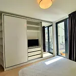 Central Modern Apartment In New Building