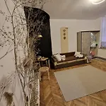 Casa De La Foisorul De Foc-100 Ani De Istorie