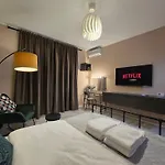 Exigent Plaza Home - Free Parking
