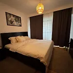 Decebal Apartment Overlooking The Boulevard