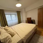 Decebal Apartment Overlooking The Boulevard