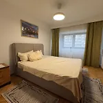 Decebal Apartment Overlooking The Boulevard