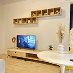 Modern Studio - Near Plaza Mall With Balcony