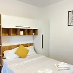 Modern Studio - Near Plaza Mall With Balcony