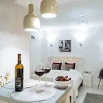 Best Central Old Town Bright Studio By Bca