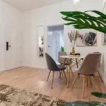 Central Square Haven B With Balcony