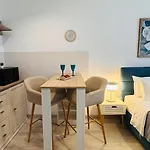 Deluxe Studios - Perfect For Short Or Long Stays