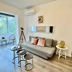 Metropole Apartments Romana Square