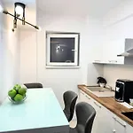Metropole Apartments Romana Square
