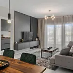 Ultra-Modern & Spacious 2Br Apartment With Balcony