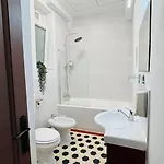 Ideal Home - Spacious & Modern Accommodation Near Unirii Square
