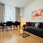 Ideal Home - Spacious & Modern Accommodation Near Unirii Square