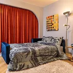 Eclectic Condo Romexpo 2Br Near Metro