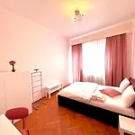 Downtown Unirii Square Private Economy Rooms With Shared Amenities
