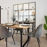 Uphome Suites