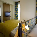 Starlight Suites Hotel