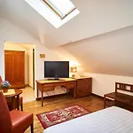 Cozy Attic Room V