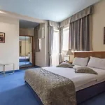 Hotel Opera By Zeus International