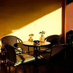 Collosal Apartment With Garden