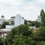 Sunny Muncii Apartment
