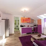 Queen Holiday Apartment