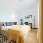 Sunny Muncii Apartment