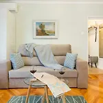 Central Stylish & Cozy One Bedroom Apartment - Adela Accommodation - Ideal For Long Stays