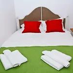 Bright Studio In The Heart Of The City With Netflix
