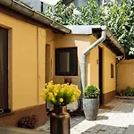 Lovely House And Courtyard In City Center