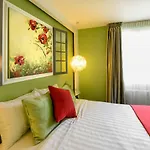 New - Luxurious Old Town Apartment - Homey Residence