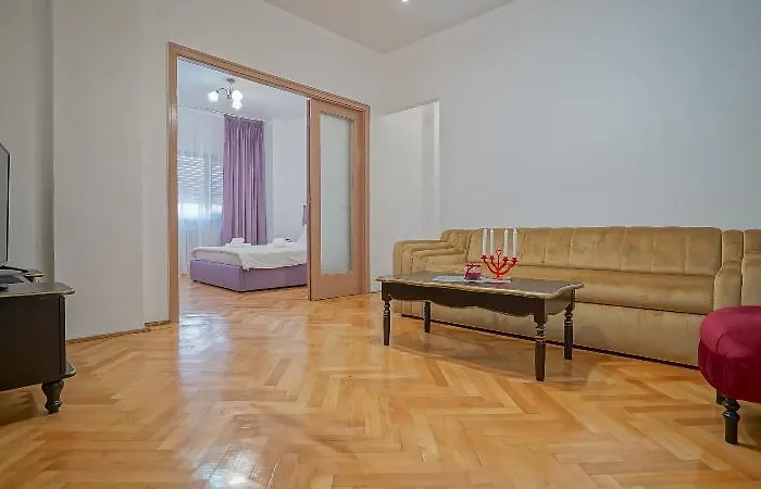 Cn2I Luxury Accomodation Universitate