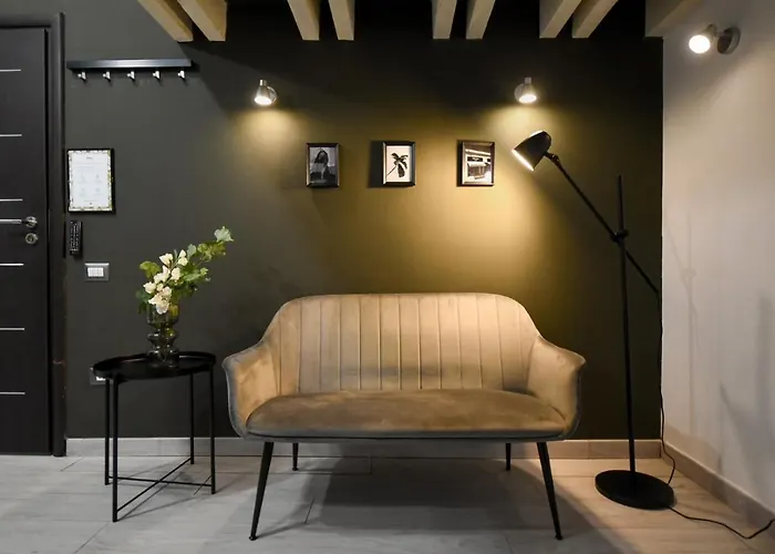 Fab & Homey Studio - Queen Elizabeth Street