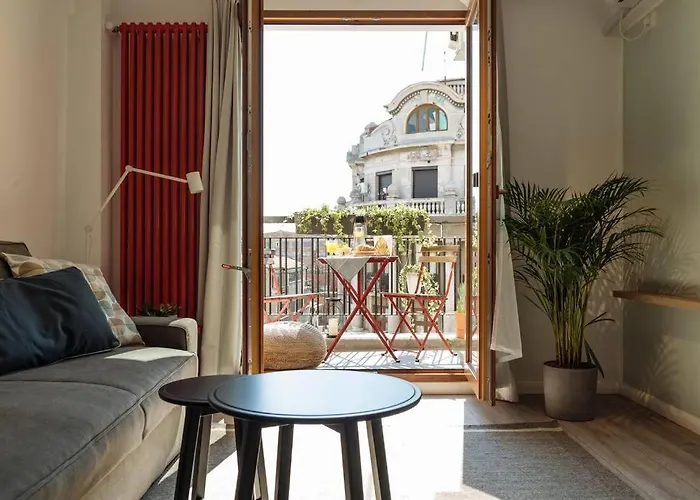 Sunny 2Br Flat - Old Town View