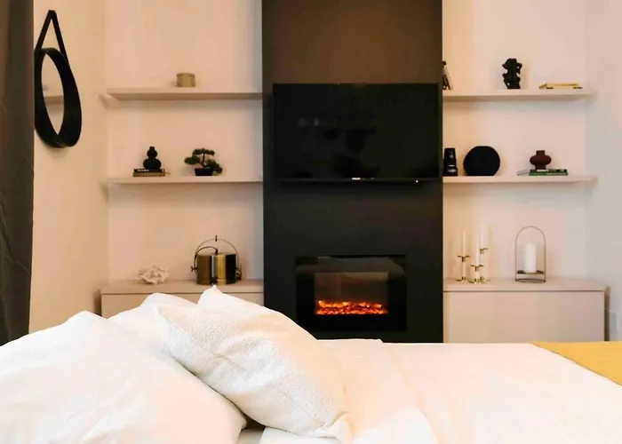 Sunny 2Br Flat-Top Location-Amazing Views
