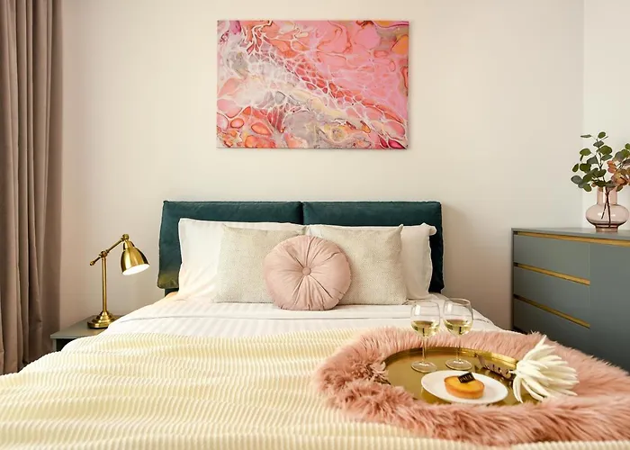 Eye Candy Romexpo 2-Bedroom With Free Parking