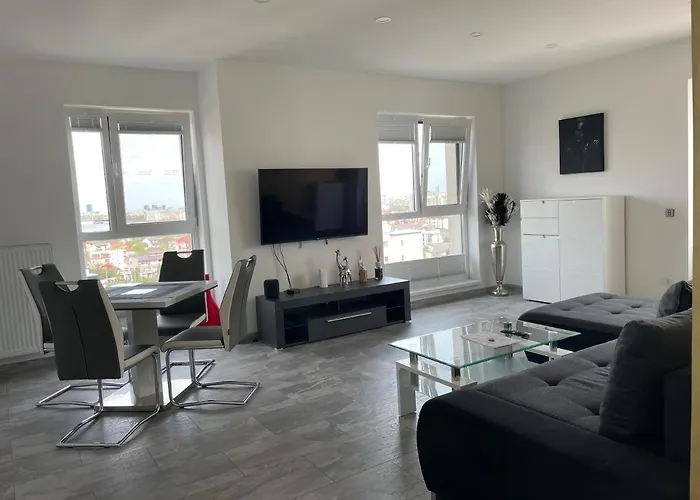 Lakeview 2 Room Penthouse Rooftop Terrace W15