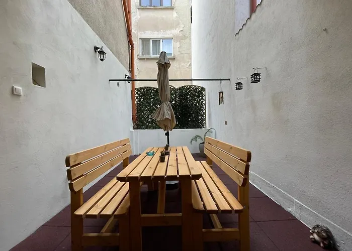 Central Apartment W/ Fire Place - Ground Floor