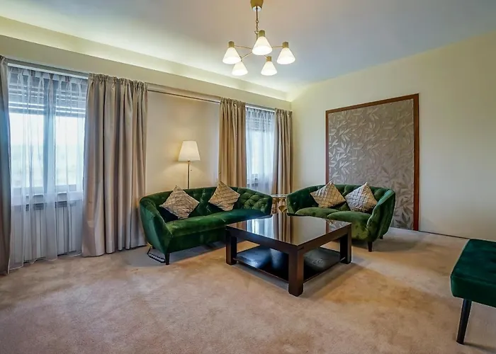 Lovely - 3 Bdr. Serviced Apartment In Old Town