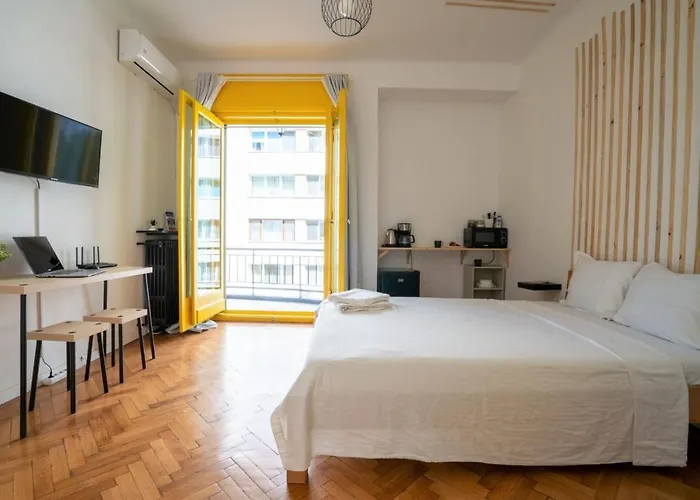 Bright Studio With Cismigiu Park View