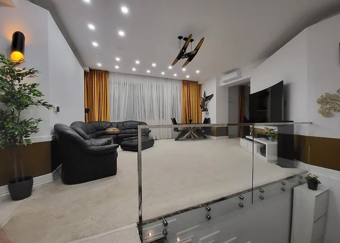 Large Luxury Apartment - Penthouse - Terrace
