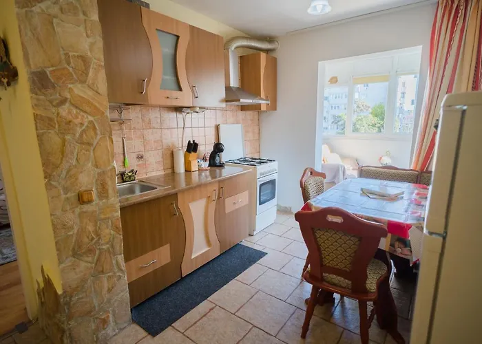 Rustic & Spacious 3Br Apartment