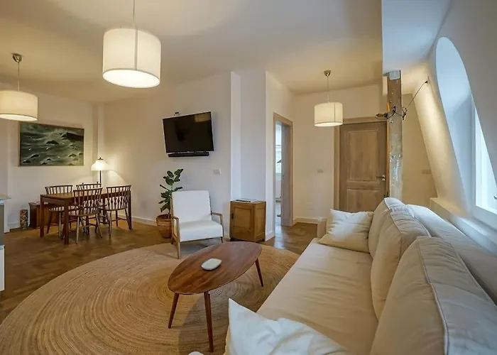 Central Apartment - Nido\'S Area