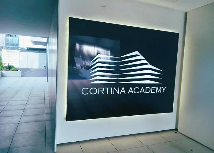 Cortina Academy - Ana\'S Apartments