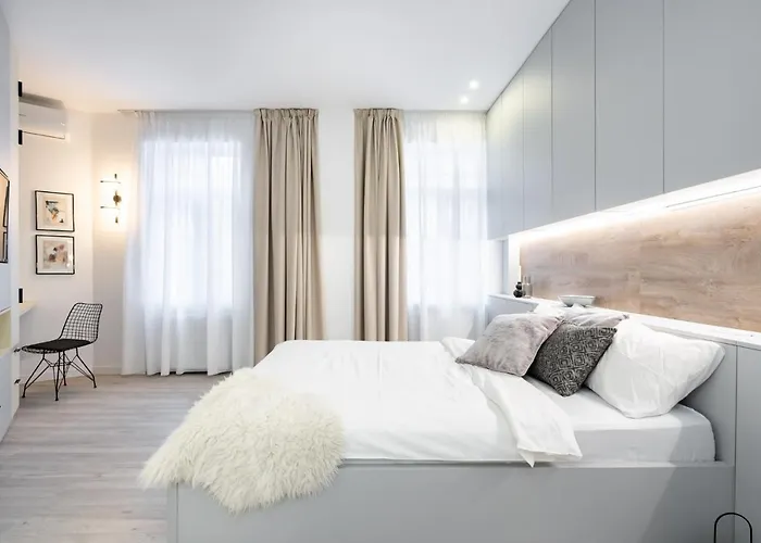 Four Bedroom Apartment, Old Town Bucharest