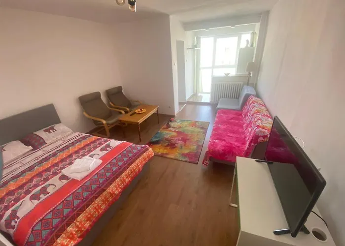 Lovely 1 Bedroom Apartment With Free Street Parking