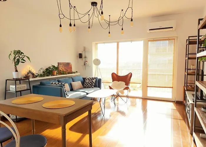 Cosy Boutique 61 Sqm Apartment - Private Parking - Ten Blocks Residence